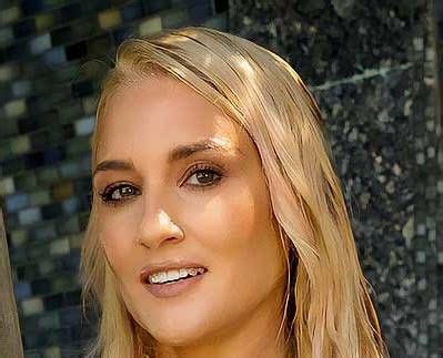 julia robbie vr|@thejuliarobbie .